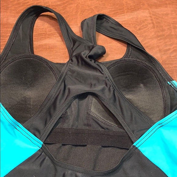 One piece sport swim suit - Picture 3 of 3